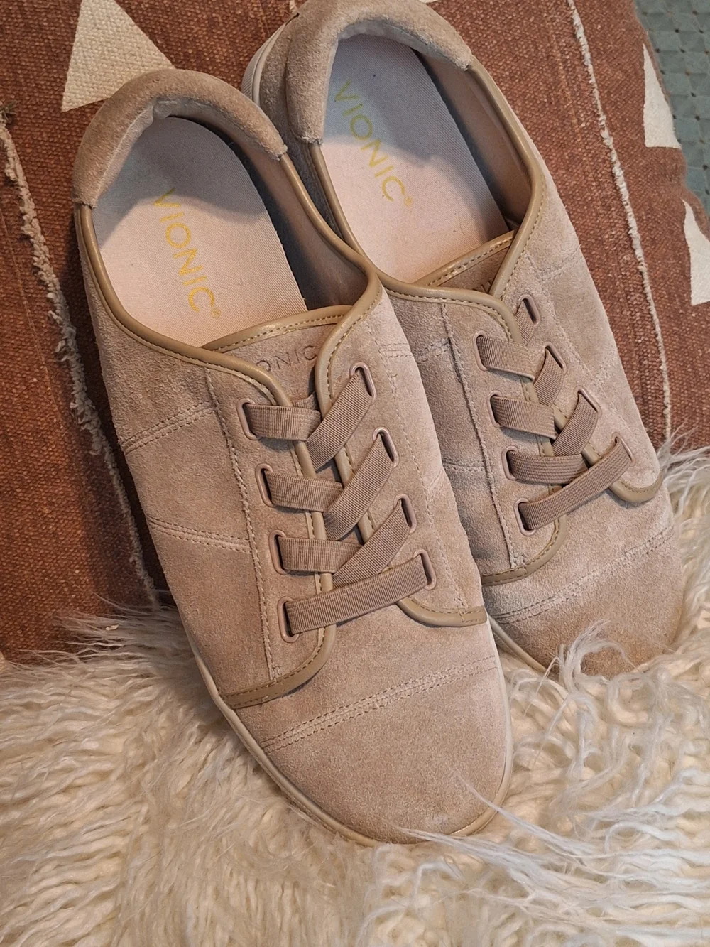 Wide Width Vionic Sandy Suede Lace-Up Sneakers 9.5 Wide
